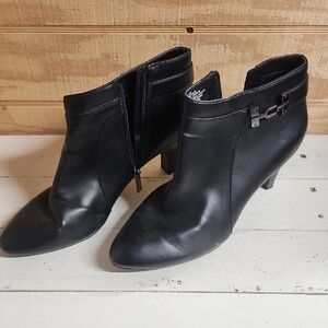 Elegant Black Ankle Boots Bandolino